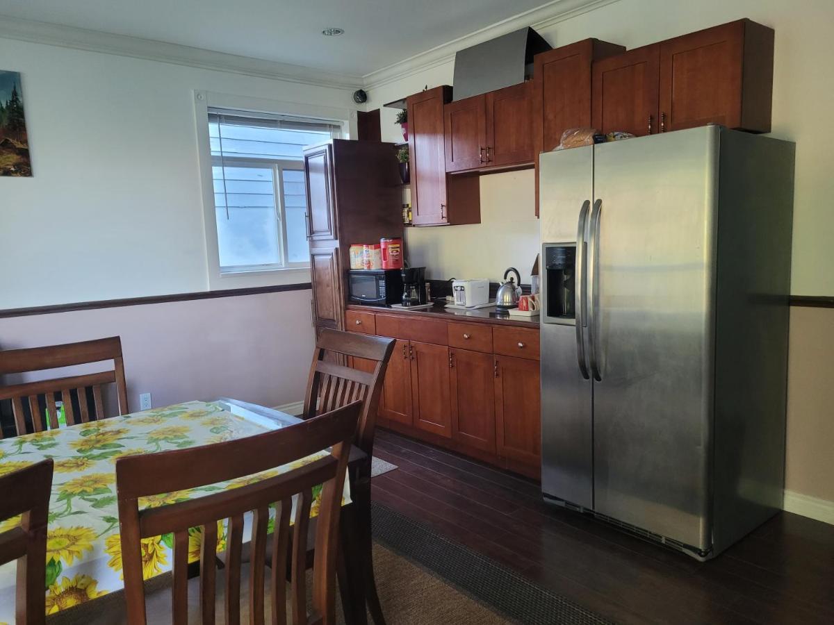 Vancouver Jenny'S Guesthouse Coquitlam Bagian luar foto